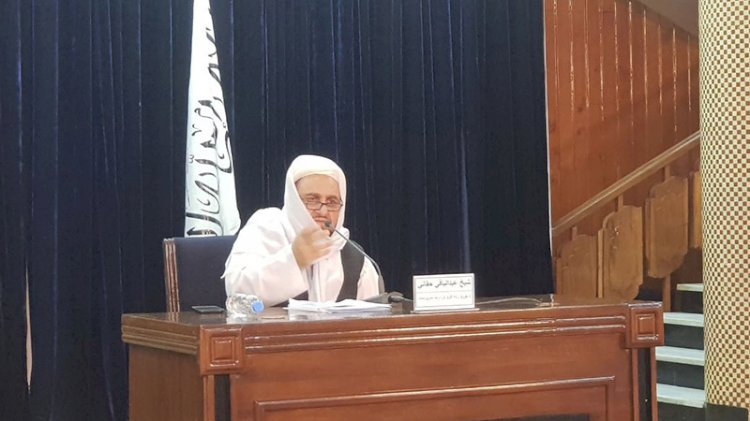 Afganistan'da karma eğitime son... Erkek hocalar perde arkasından kız öğrencilere ders verebilecek