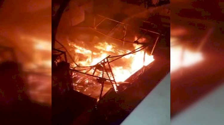 Kadıköy'de restoranda patlama sonrası yangın