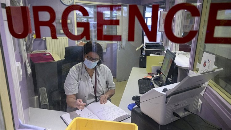 Fransa'da Kovid-19 aşısı olmayan 3 bin sağlık çalışanı açığa alındı