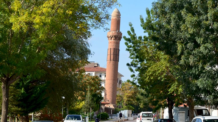 Pisa Kulesi'ne benzetilen Eğik Minare'nin sırrı için harekete geçildi