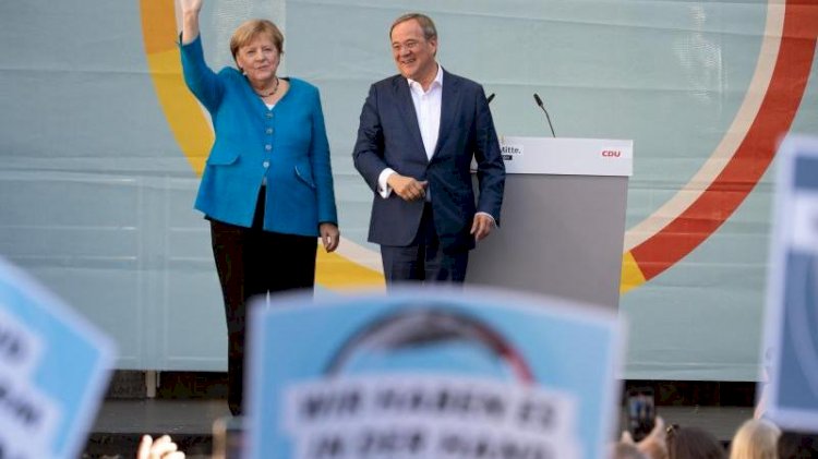 Merkel'in son mitinginde Uğur Şahin detayı