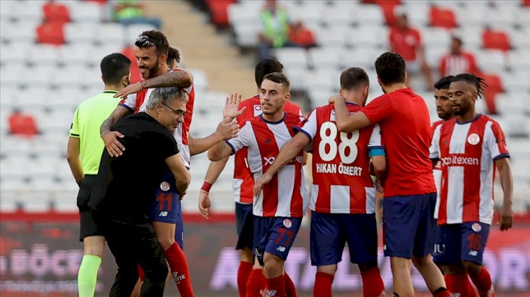 Antalyaspor'un galibiyeti sonrası Ersun Yanal'ın büyük sevinci