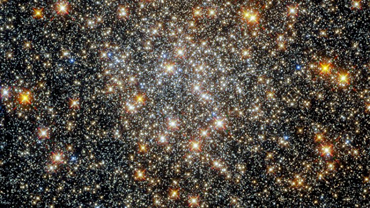 Hubble görüntüledi: Samanyolu'nun kalbindeki küresel yıldız kümesi