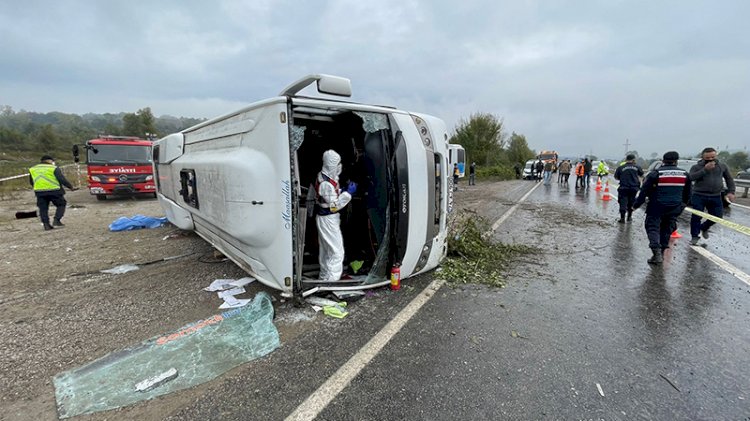 Bartın'da feci kaza! MHP'lileri taşıyan midibüs devrildi... 2 ölü, 19 yaralı