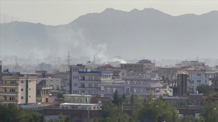 Kabil'de cami önünde patlama