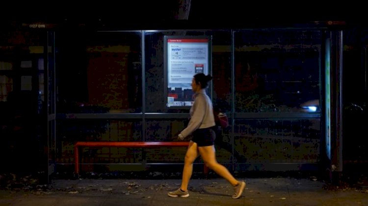 İngiltere'de kadınların güvenli bir şekilde eve gittiğini takip edecek uygulama gündemde