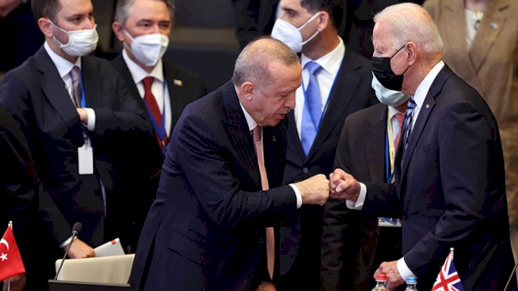 Financial Times’tan Erdoğan yorumu: Sıkıştırıyor