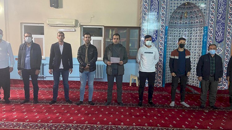 TÜGVA üyeleri cami içinden açıklama yaptı