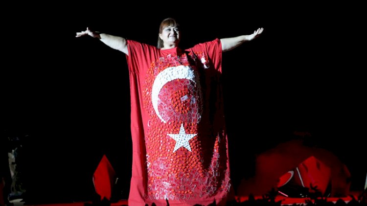 Denizli'de 'Giyilebilir Cam Defilesi' düzenlendi