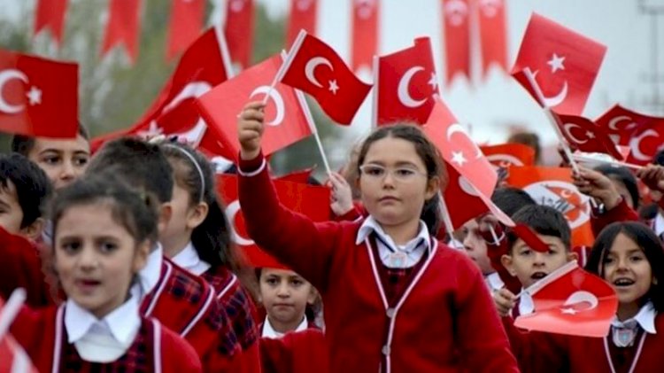Milli Eğitim Müdürlüğü İzmir Marşı'nı programdan çıkardı mı? Aradık sorduk...