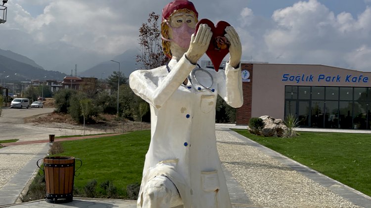 Bir heykel faciası daha