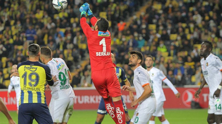 Fenerbahçe evinde Alanyaspor'a yenildi... Taraftardan yönetime istifa çağrısı