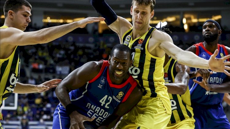 EuroLeague’de Türk derbisini Anadolu Efes kazandı