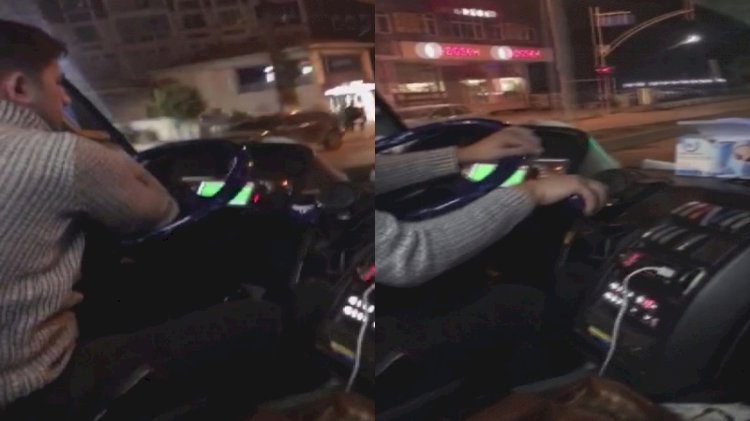 Minibüs şoförü direksiyon başında maç izledi