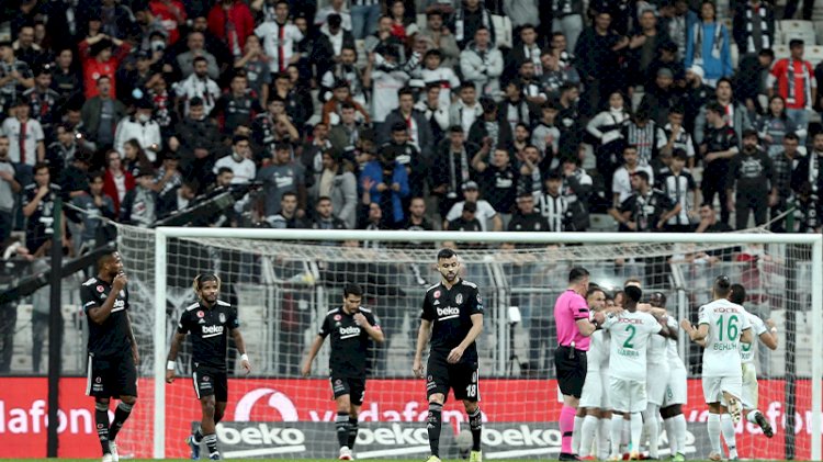 Dolmabahçe'de tarihi fark... Taraftarlardan Beşiktaşlı oyunculara tepki