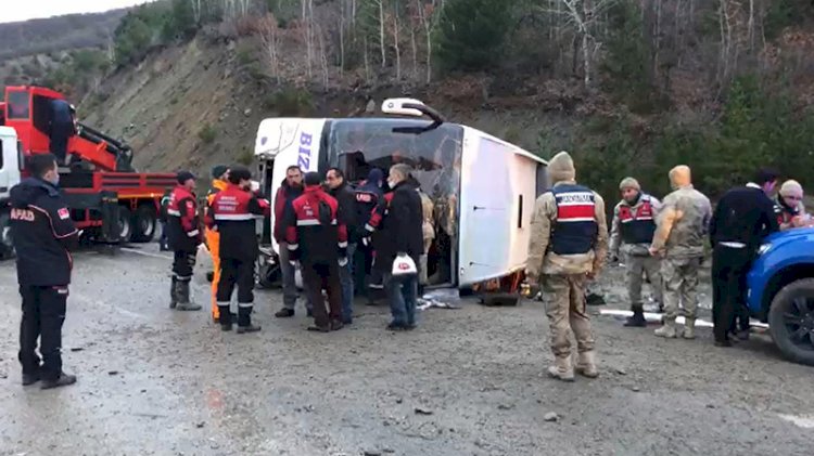 Yolcu otobüsü devrildi... Yaralılar var