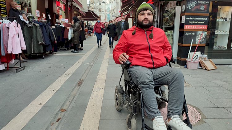 Sivilce tekerlekli sandalyeye mahkum etti