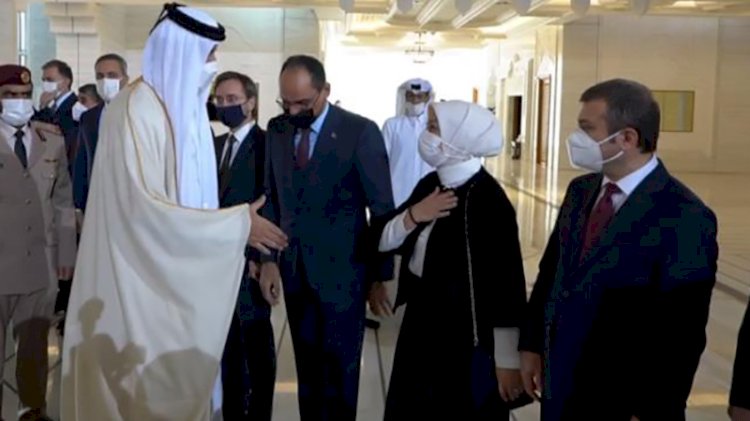 AKP'li Öznur Çalık, Katar Emiri Al Sani'nin elini sıkmadı! 'Pandemi alışkanlığı' dedi