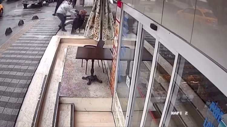 Sokak ortasında kadına şiddet anları kamerada