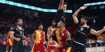 galatasaray-derbide-son-ceyrekte-guldu