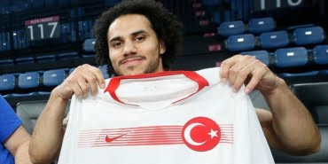 shane-larkin-in-resmen-turk-vatandasi