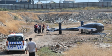 izmirde-helikopter-kazasi-pilot-ve-yardimci-pilot-yaralandi-2--yeniden-_4012_dhaphoto5