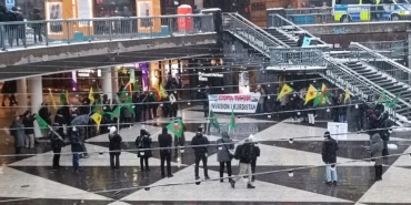 İsveç'te terör örgütü PKK/YPG yandaşları "Pençe-Kılıç Hava Harekatı"nı protesto etti