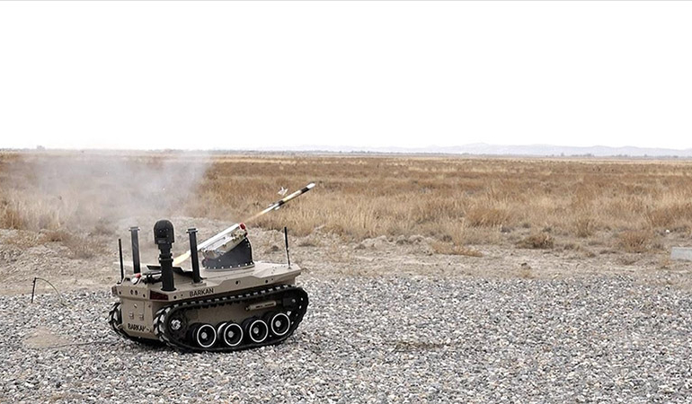 Türkiye’nin ‘robot askeri’ füze attı