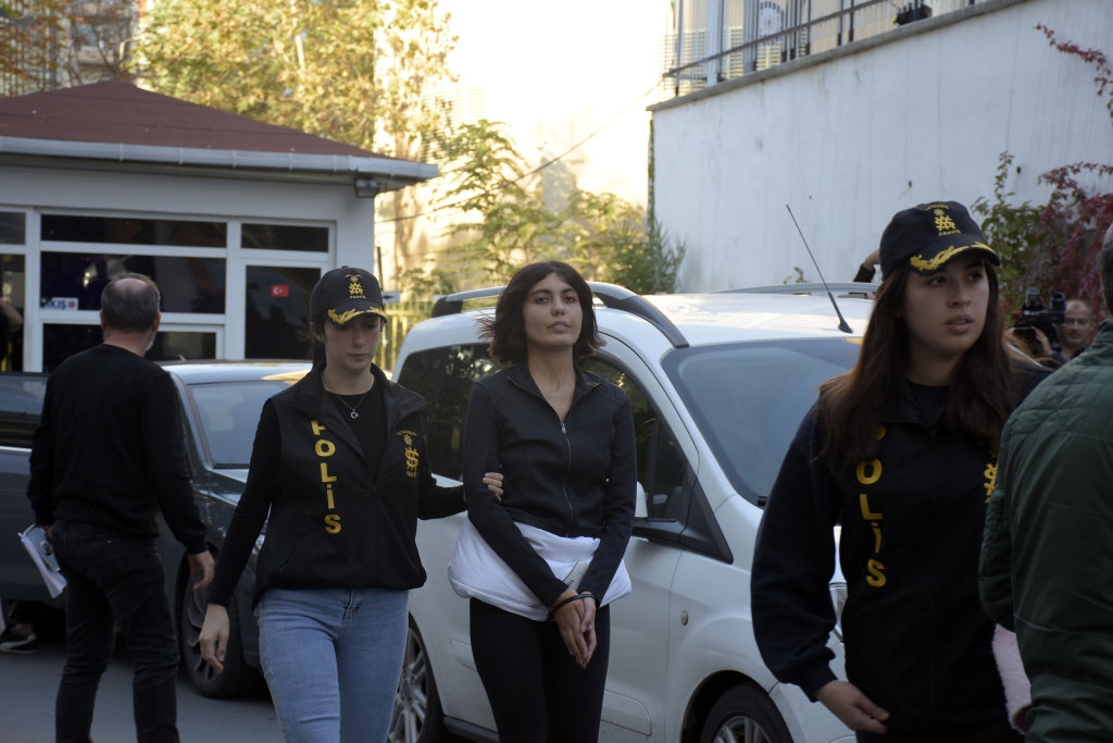 ‘Dolandırıcılık’ davasında karar: İşte Bahar Candan’ın cezası…