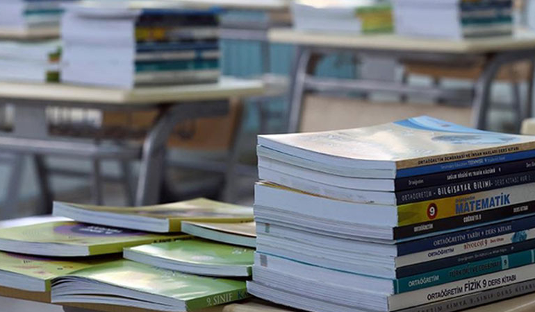 Ders ziline saatler kala ‘kitap’ skandalı!
