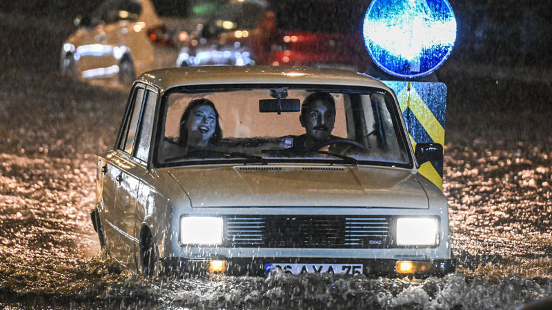 Meteoroloji’den Ankara ve İstanbul dahil birçok il için ‘sağanak’ uyarısı