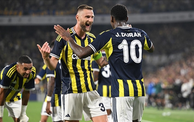 Fenerbahçe, Feyenoord karşısında geri göndü… 5 golle play-off biletini aldı!