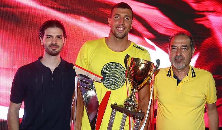 Kupa Galatasaray’dan alındı, Fenerbahçe’ye verildi