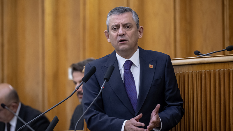 Kulisleri sallayan dosya… Özgür Özel’in elindeki noter onaylı belgede ne var?