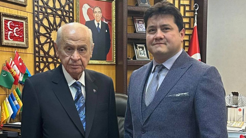 MHP’li belediye başkanı Derviş Aynacı’dan gazetecilere: ‘Karı kıyafetiyle oynamayı meslek edindiririz’