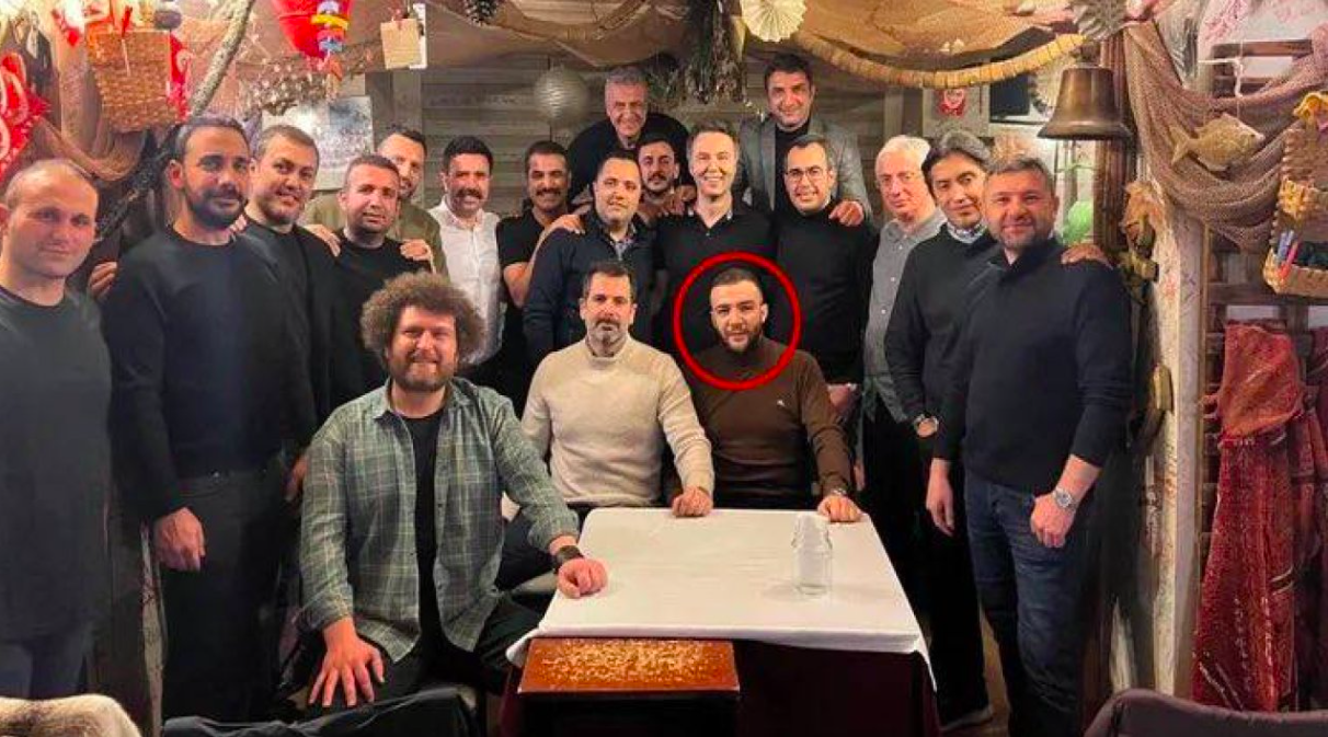 Mehmet Akif Ersoy ile aynı karedeydi… Mahzen Medya sahibi Tolga Aykut gözaltına alındı