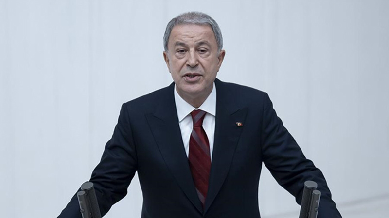 Meclis’te diploma gerginliği… Hulusi Akar kızının yatay geçişini böyle savundu: Kafanıza sokun!