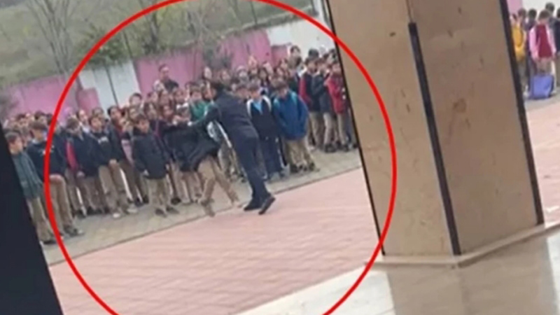 Okul müdürü öğrenciyi yakasından tutup yere savurdu!