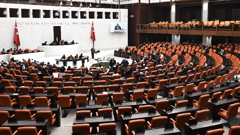 Sosyal medya ve doğum izni düzenlemeleri TBMM’de: İşte kanun teklifi