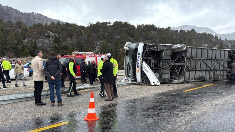 Konya’da yolcu otobüsü devrildi: Yaralılar var