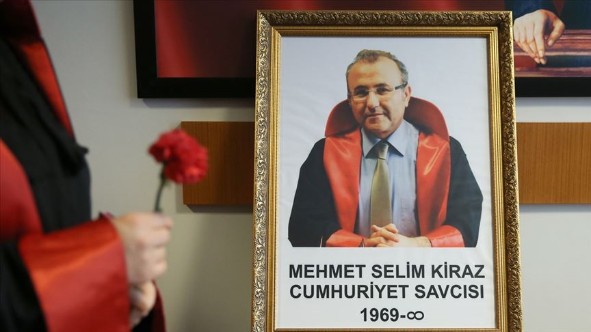 Şehit savcı Mehmet Selim Kiraz için anma töreni… Adalet Bakanı Gürlek’ten ‘terörle mücadele’ mesajı