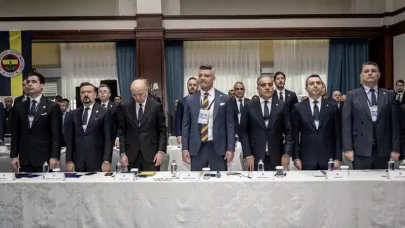 Galatasaray mağlubiyetinin ardından Fenerbahçe’den toplantı kararı… ‘Radikal kararlar alınabilir’