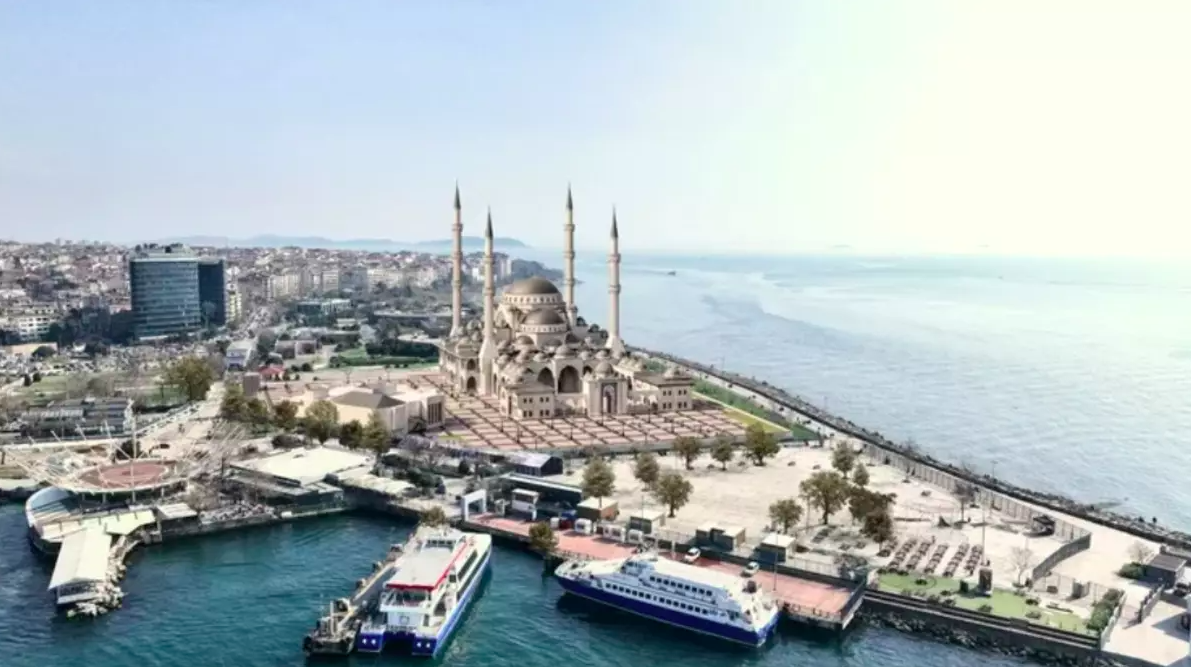 Kadıköy Rıhtımı’na cami: Yargı süreci sürerken temel atılıyor… Projenin fotoğrafları ortaya çıktı!