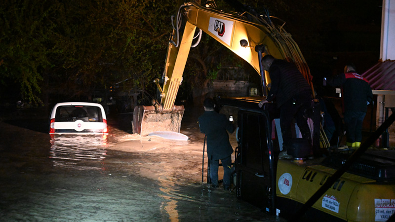 Osmaniye’de sel: Araçta mahsur kalan 2 kişi öldü!