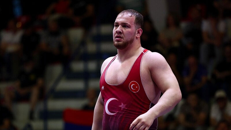 Milli güreşçi Hakan Büyükçıngıl Avrupa üçüncüsü oldu