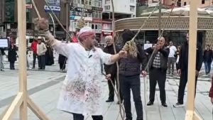 Rize’de ‘Gazze’ protestosu: Akademisyen ateşinde üzerinde kendini astı