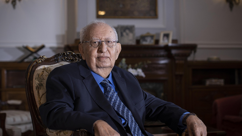 Hüsamettin Cindoruk hayatını kaybetti