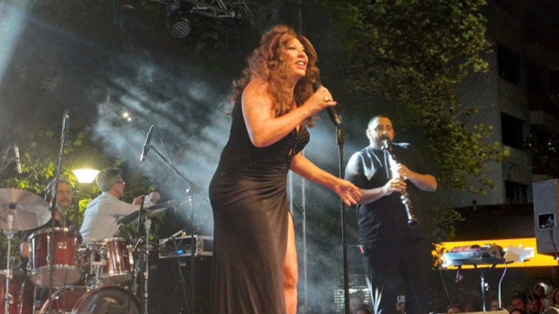 Işın Karaca, Yunanistan’a alınmadığını açıkladı: İzmir Marşı söylediğim ve ‘Ne mutlu Türk’üm diyene’ dediğim için…