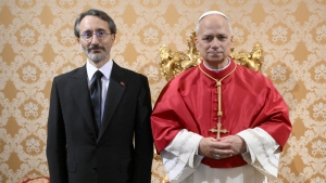 Fahrettin Altun, Papa 14’üncü Leo’ya güven mektubunu sundu