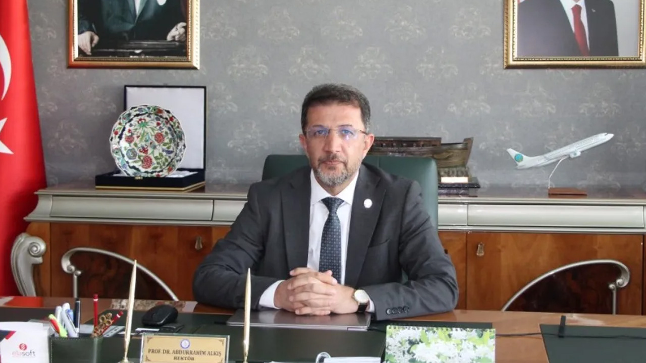 Kardeşine özel ilan açmıştı… Şırnak Üniversitesi Rektörü Alkış: ‘Münafık vekiller kudursa da…’